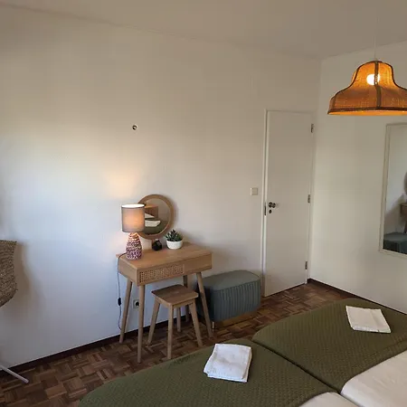 Semesterbostad Rustic Retreat - Country With Large Garden, Exquisite Gym, And Nearby The