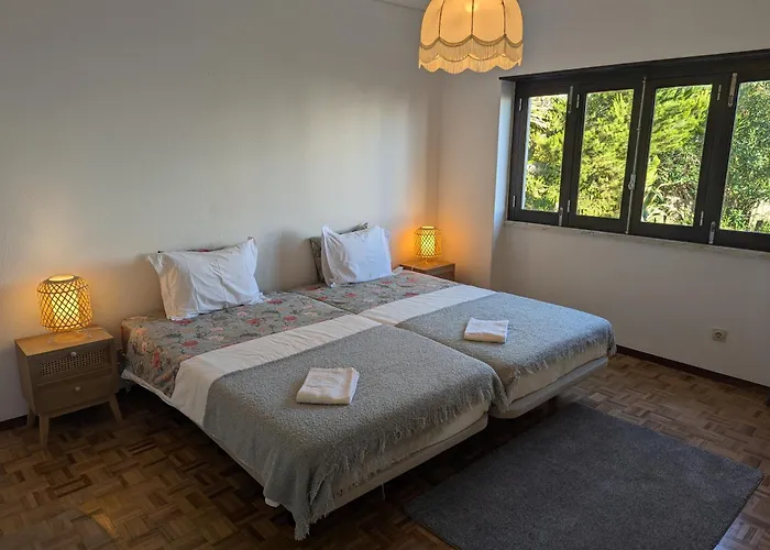 Rustic Retreat - Country With Large Garden, Exquisite Gym, And Nearby The