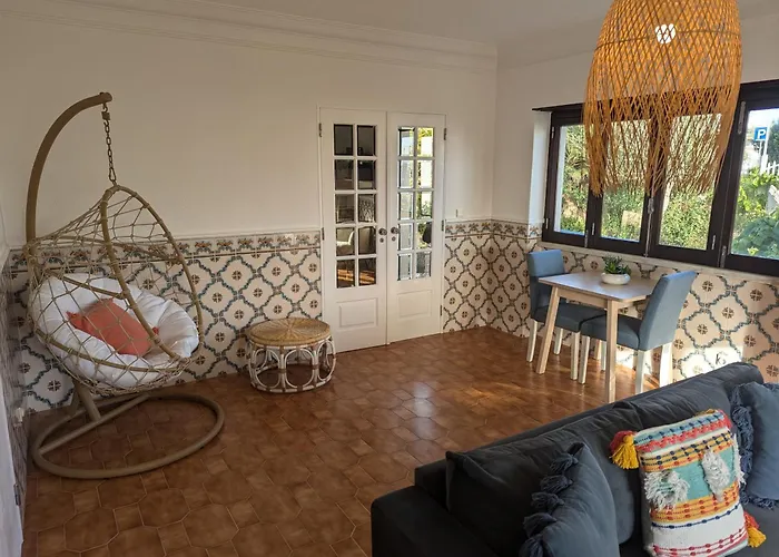 Rustic Retreat - Country With Large Garden, Exquisite Gym, And Nearby The