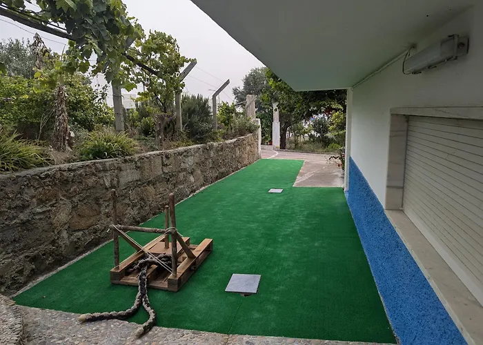 Rustic Retreat - Country With Large Garden, Exquisite Gym, And Nearby The *